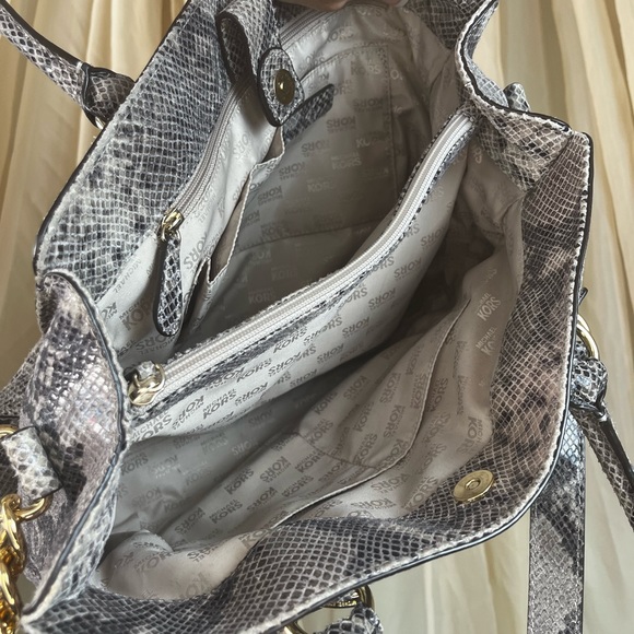 MICHAEL KORS Hamilton Large Python Sectional Bag - Picture 10 of 12